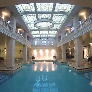 Grand & 4* Toronto